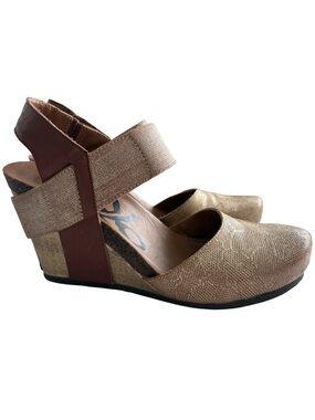 OTBT Rexburg Wedges Gold/Tan Women’s Size 8.5